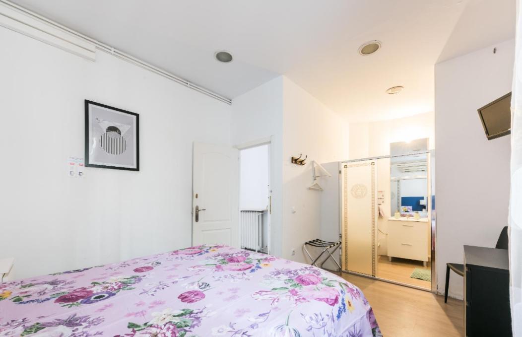 M&F 7 Rooms/7 Bathrooms Over Gran Via Madrid Buitenkant foto